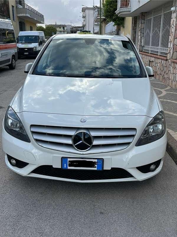 Usata Mercedes B180 109 CV (80 kW) 2015 Monovolume