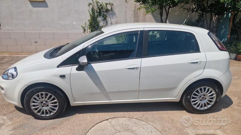 Usata Fiat Punto 75 CV (55 kW) 2015 Bianco Utilitaria