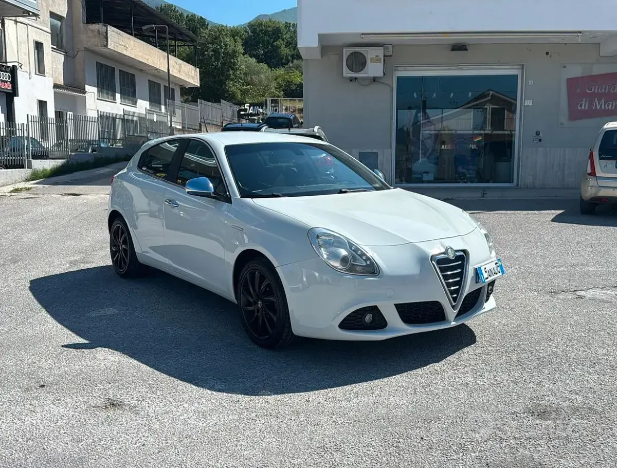 Usata Alfa Romeo Giulietta 105 CV (77 kW) 2013 Bianco Utilitaria