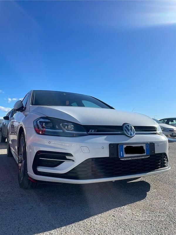 Usata VW Golf VII 150 CV (110 kW) 2018 Bianco Utilitaria