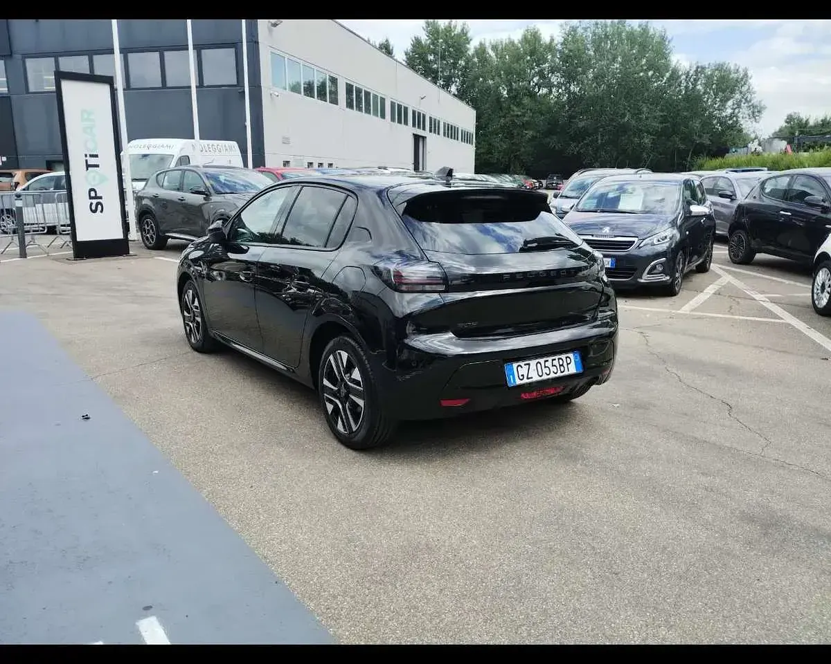Usata Peugeot 208 101 CV (74 kW) 2025 Nero Utilitaria