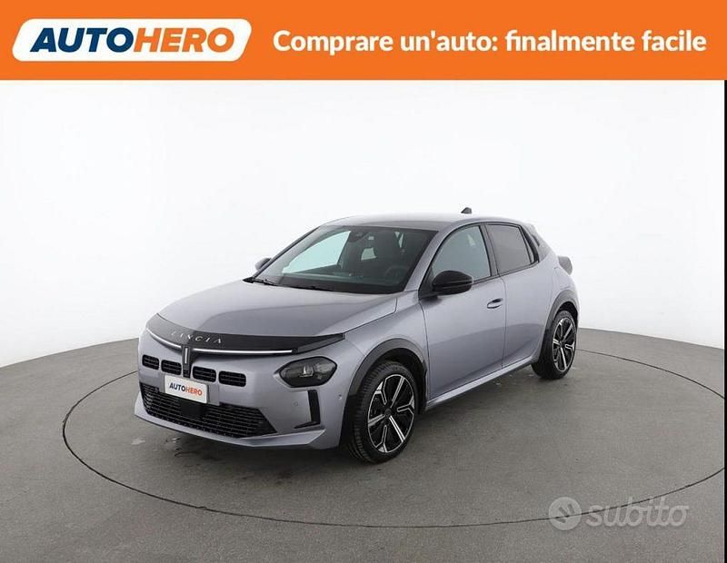Nuova Lancia Ypsilon 101 CV (74 kW) 2025 Grigio Utilitaria