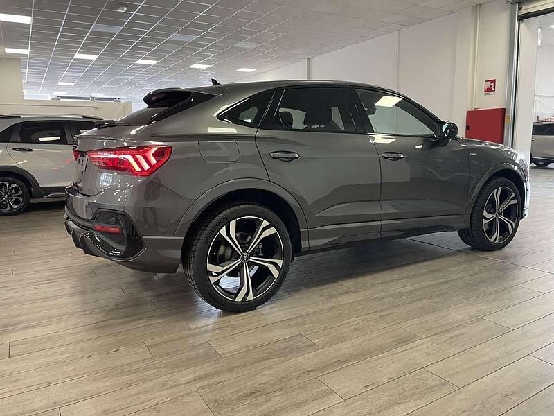 Nuova Audi Q3 Sportback S-Line 150 CV (110 kW) 2025 Grigio scuro SUV