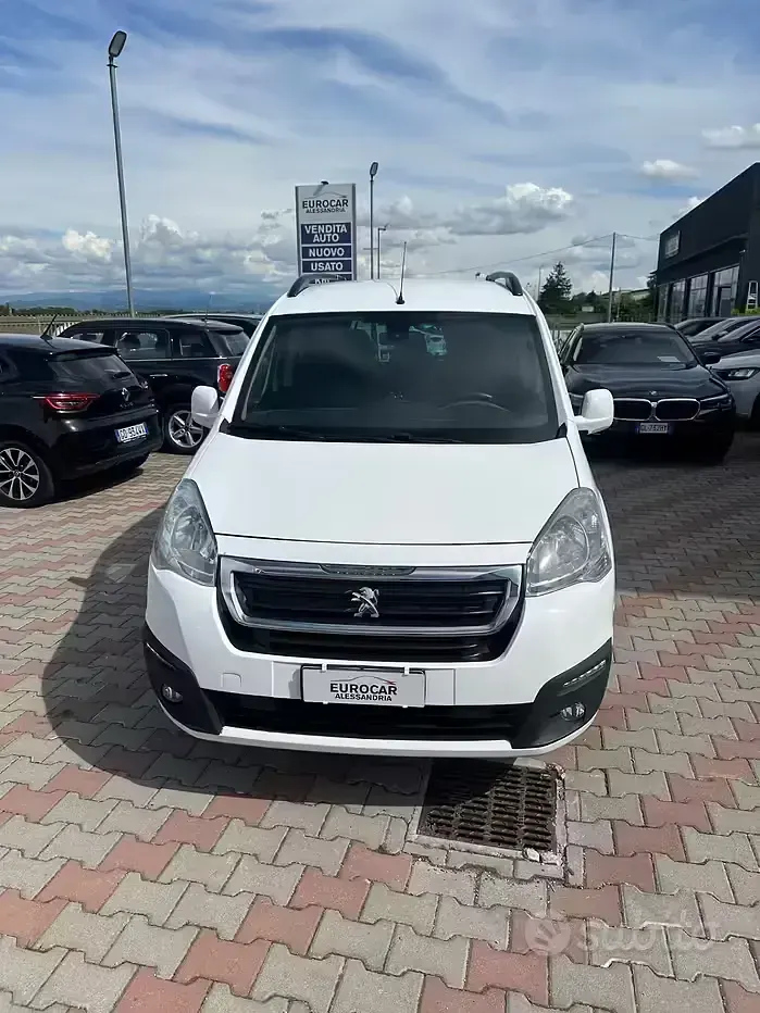 Usata Peugeot Partner Tepee Outdoor 120 CV (88 kW) 2017 Bianco Monovolume