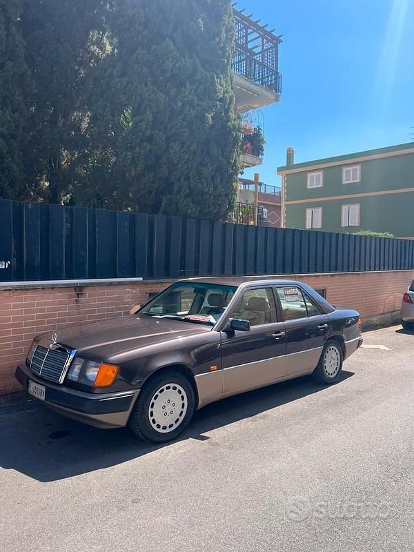 Usata Mercedes E200 1989 Marrone Berlina