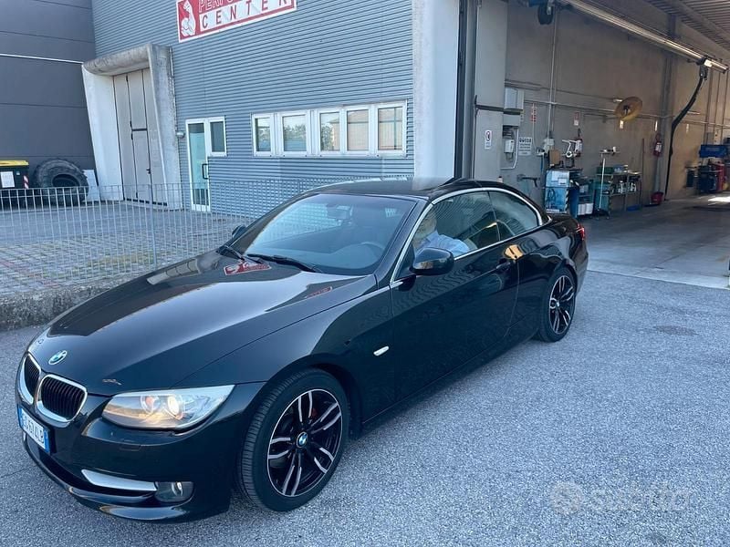 Usata BMW 320 Cabriolet 184 CV (135 kW) 2011 Nero Cabrio
