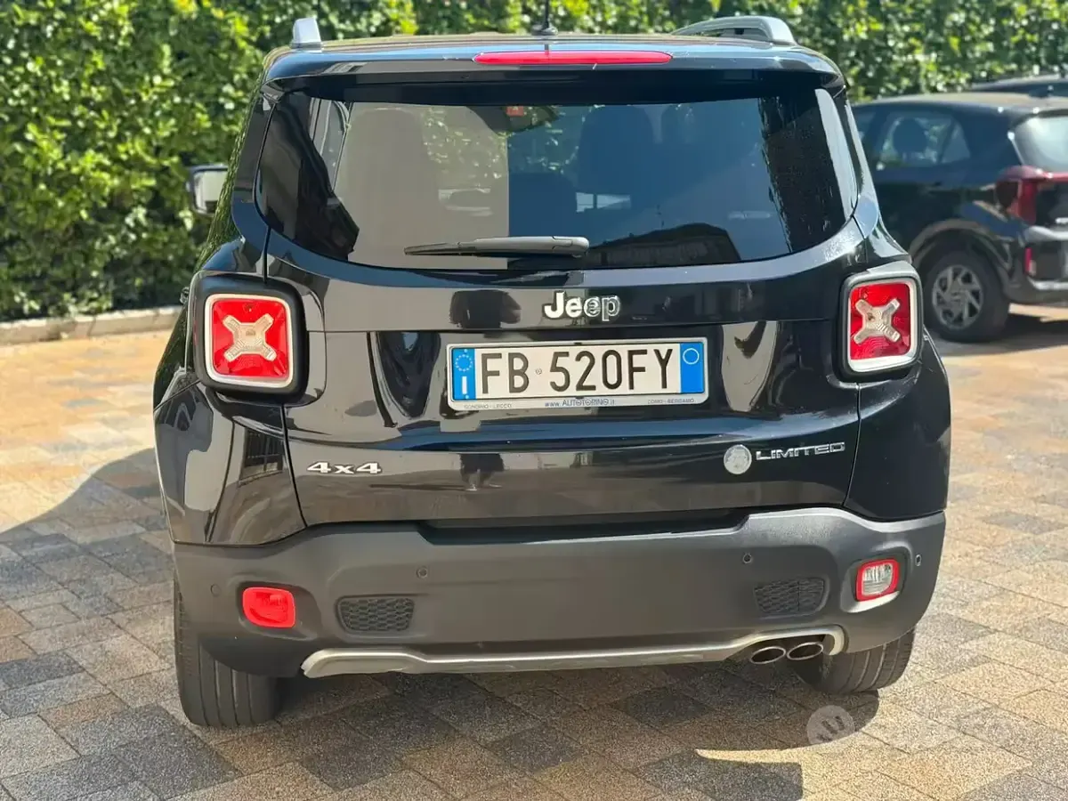 Usata Jeep Renegade Limited 140 CV (102 kW) 2015 Nero SUV