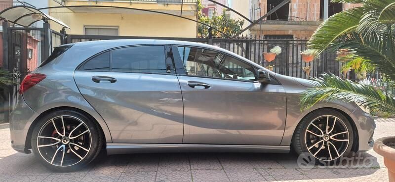 Usata Mercedes A180 AMG 116 CV (85 kW) 2016 Grigio Berlina