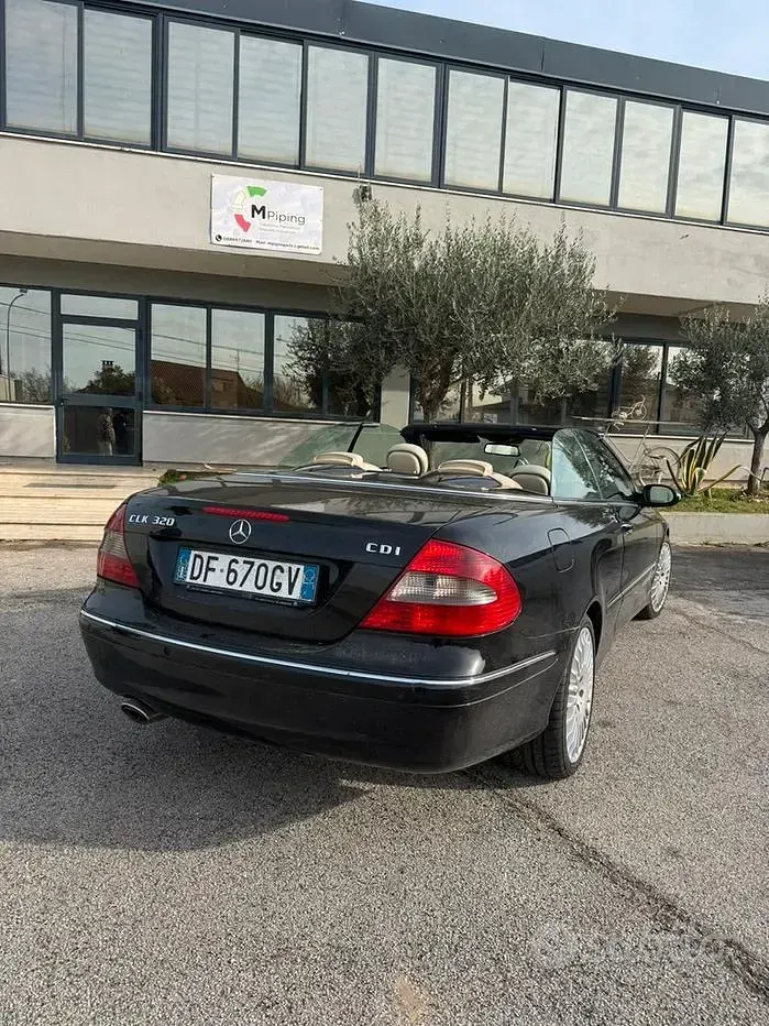 Usata Mercedes CLK320 218 CV (160 kW) 2006 Nero Cabrio