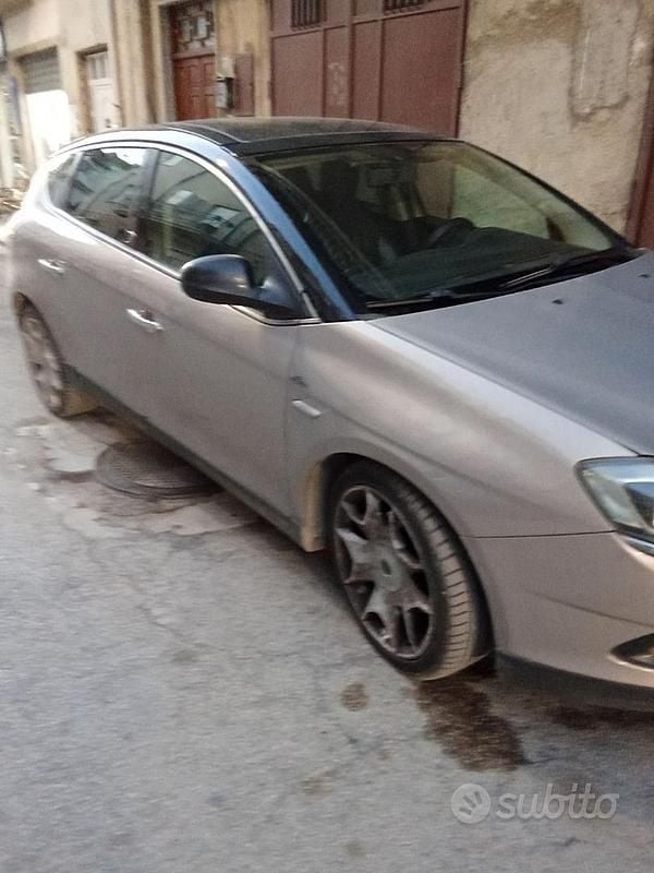 Usata Lancia Delta 190 CV (139 kW) 2009 Grigio Utilitaria