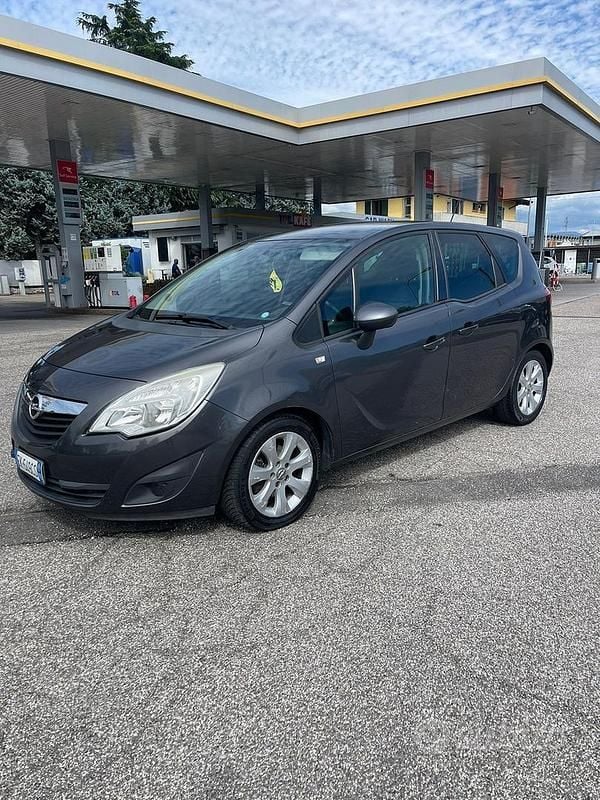 Usata Opel Meriva 95 CV (69 kW) 2011 Grigio Monovolume