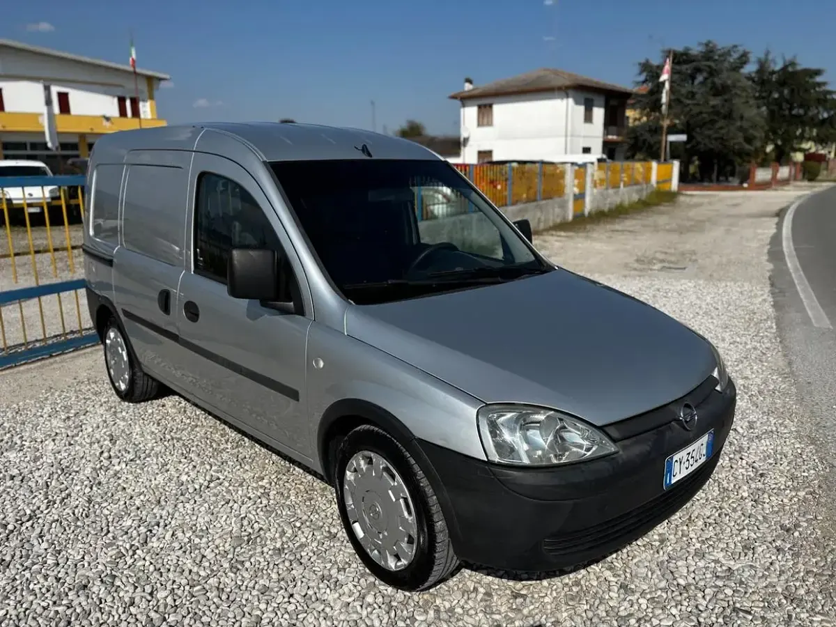 Usata Opel Combo 94 CV (69 kW) 2005 Grigio Monovolume