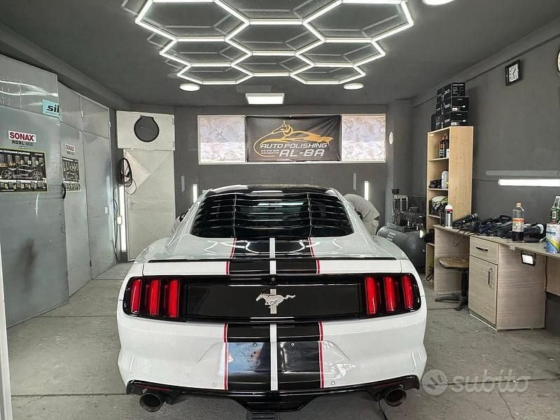 Usata Ford Mustang Fastback 309 CV (227 kW) 2016 Bianco Coupé
