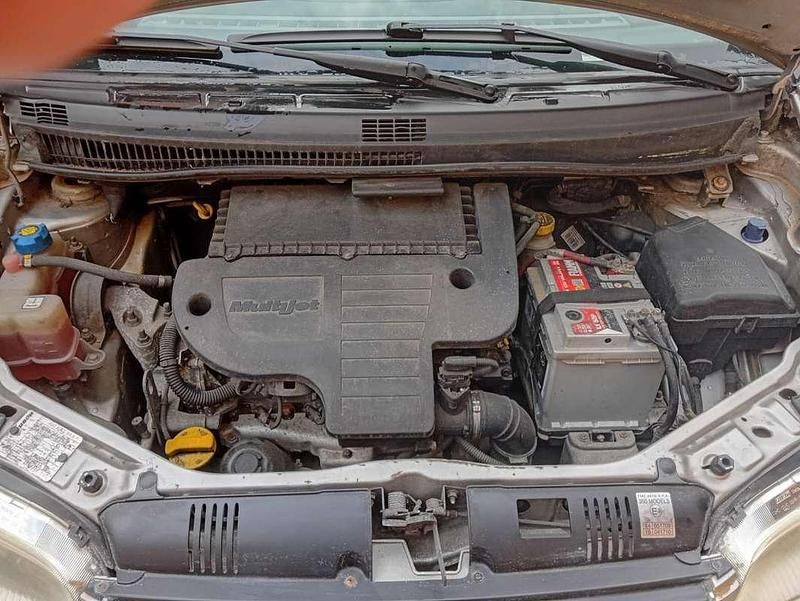 Usata Fiat Idea Active 69 CV (50 kW) 2004 Argento Monovolume