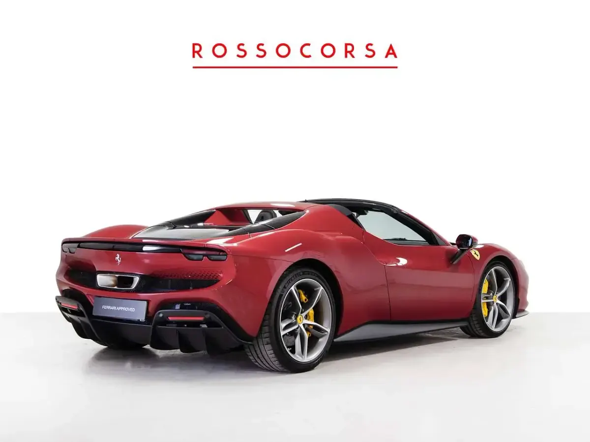 Usata Ferrari 296 829 CV (609 kW) 2023 Rosso mugello Cabrio