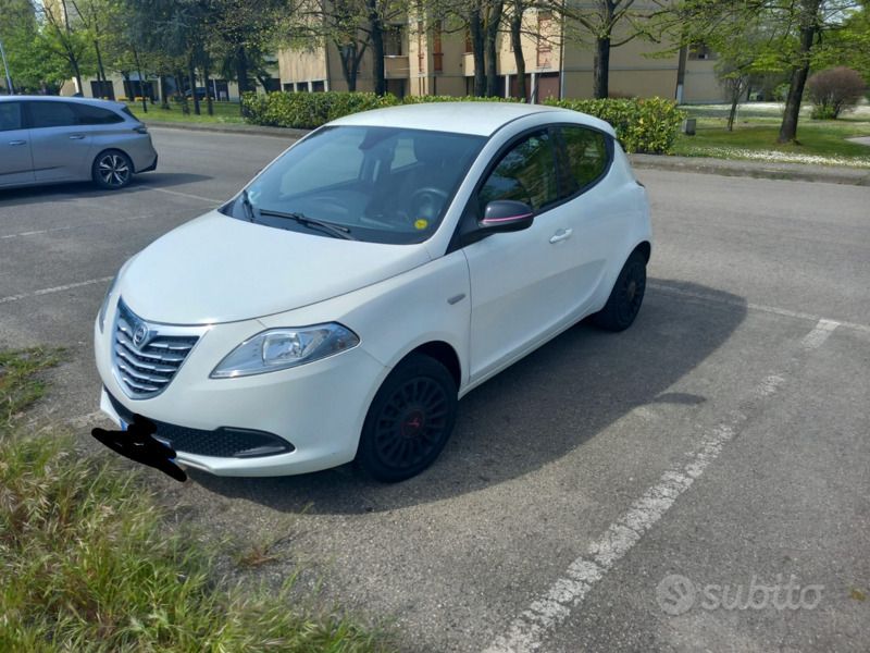 Usata Lancia Ypsilon 69 CV (50 kW) 2014 Bianco Utilitaria