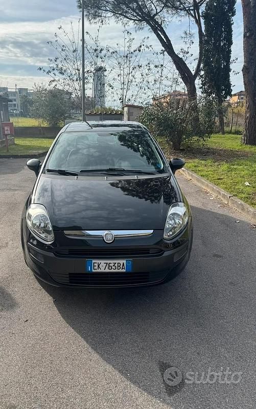 Usata Fiat Punto 95 CV (69 kW) 2011 Nero Berlina