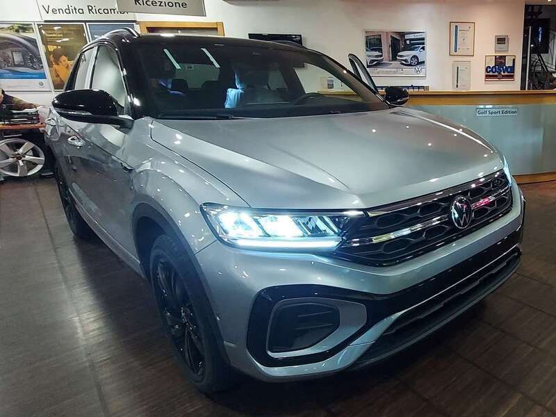 Pyrit silver met + tetto nero Usata 2024 VW T-Roc R-line SUV | 29.900 € (Molto cara) - Immagine 1/4