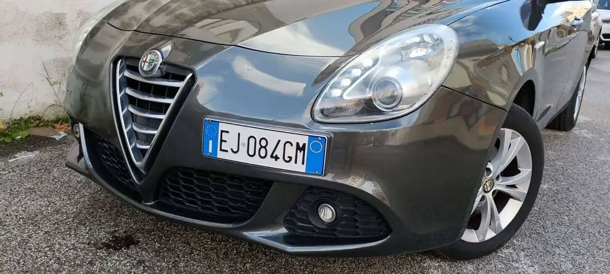 Usata Alfa Romeo Giulietta Distinctive 140 CV (102 kW) 2011 Grigio Utilitaria
