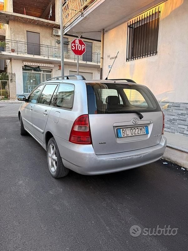 Usata Toyota Corolla 90 CV (66 kW) 2002 Grigio Station wagon