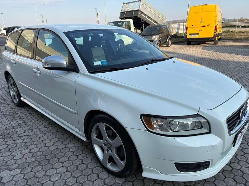 Usata Volvo V50 R-Design 114 CV (83 kW) 2010 Bianco Station wagon