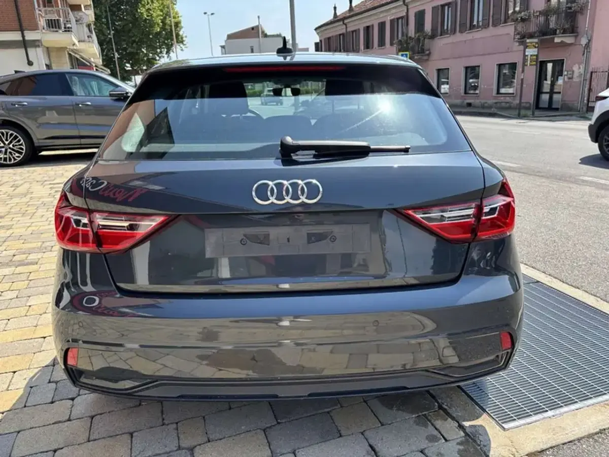 Usata Audi A1 Ambiente 95 CV (69 kW) 2023 Grigio SUV