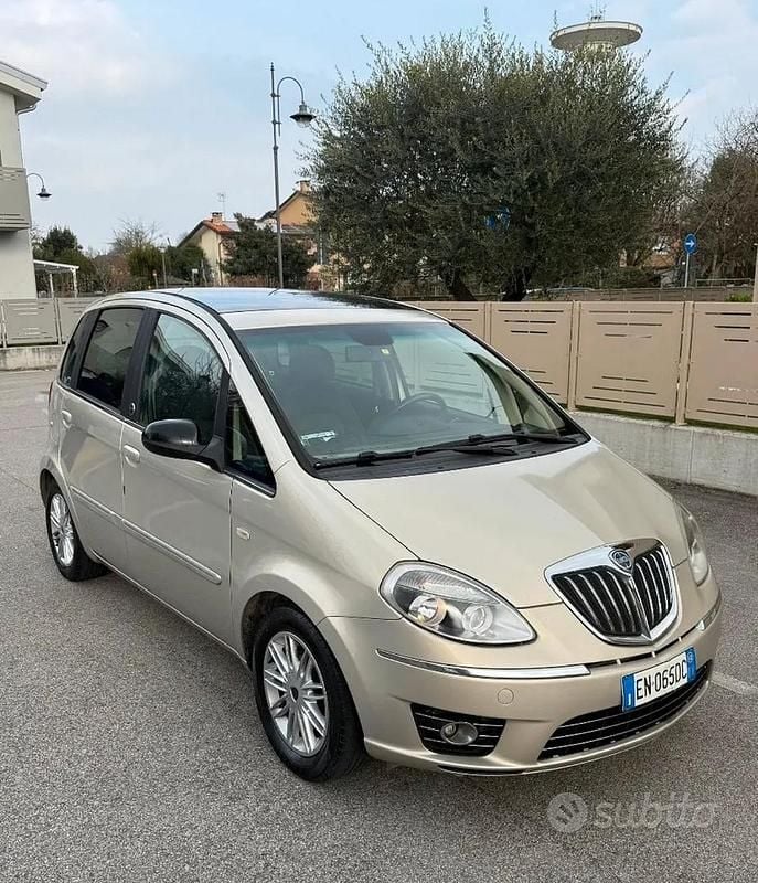 Usata Lancia Musa 77 CV (56 kW) 2012 Grigio Monovolume