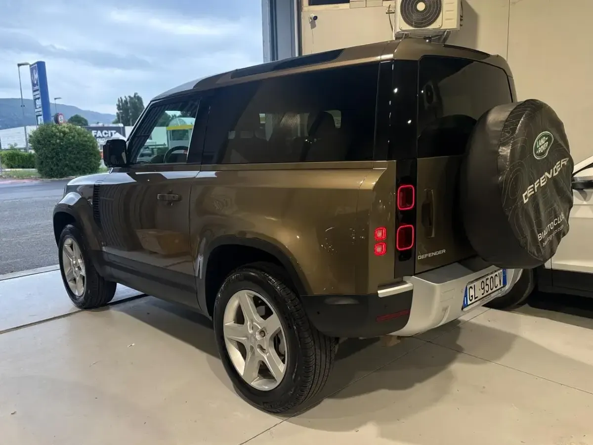 Usata Land Rover Defender SE Dynamic 199 CV (146 kW) 2022 Marrone SUV