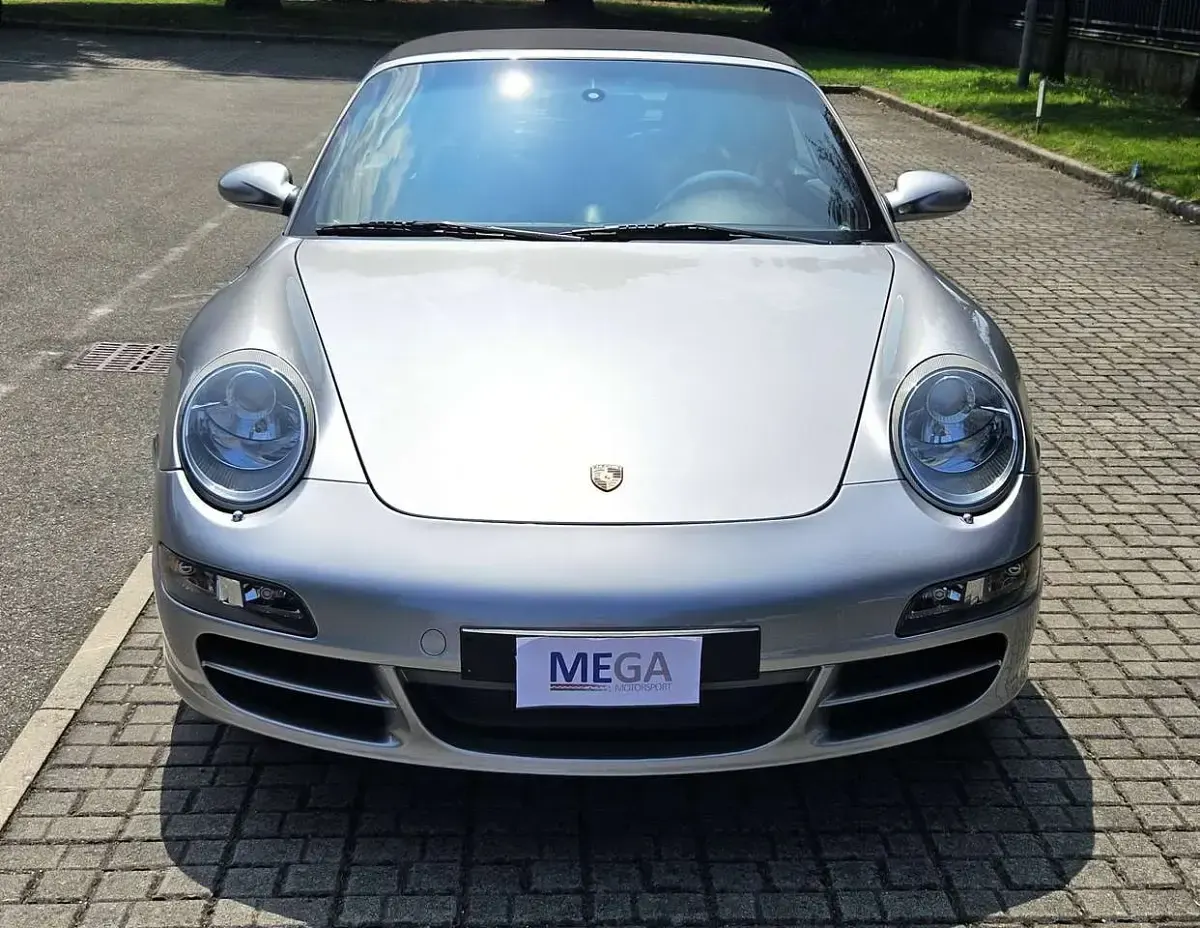 Usata Porsche 911 Carrera S Cabriolet 355 CV (261 kW) 2005 Gt silver metallic Cabrio