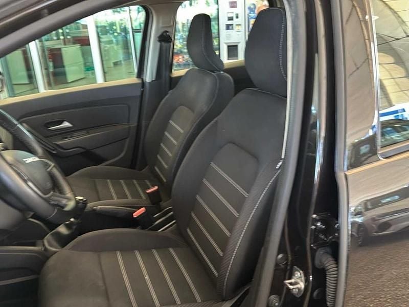 Begagnad Dacia Duster Comfort 116 HK (85 kW) 2023 Grå SUV