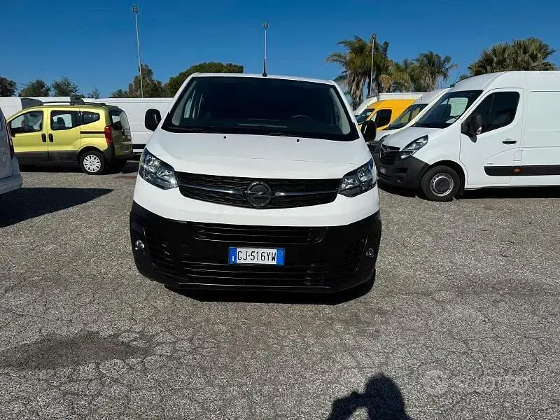 Usata Opel Vivaro-e Combi Essentia 120 CV (88 kW) 2022 Bianco Monovolume