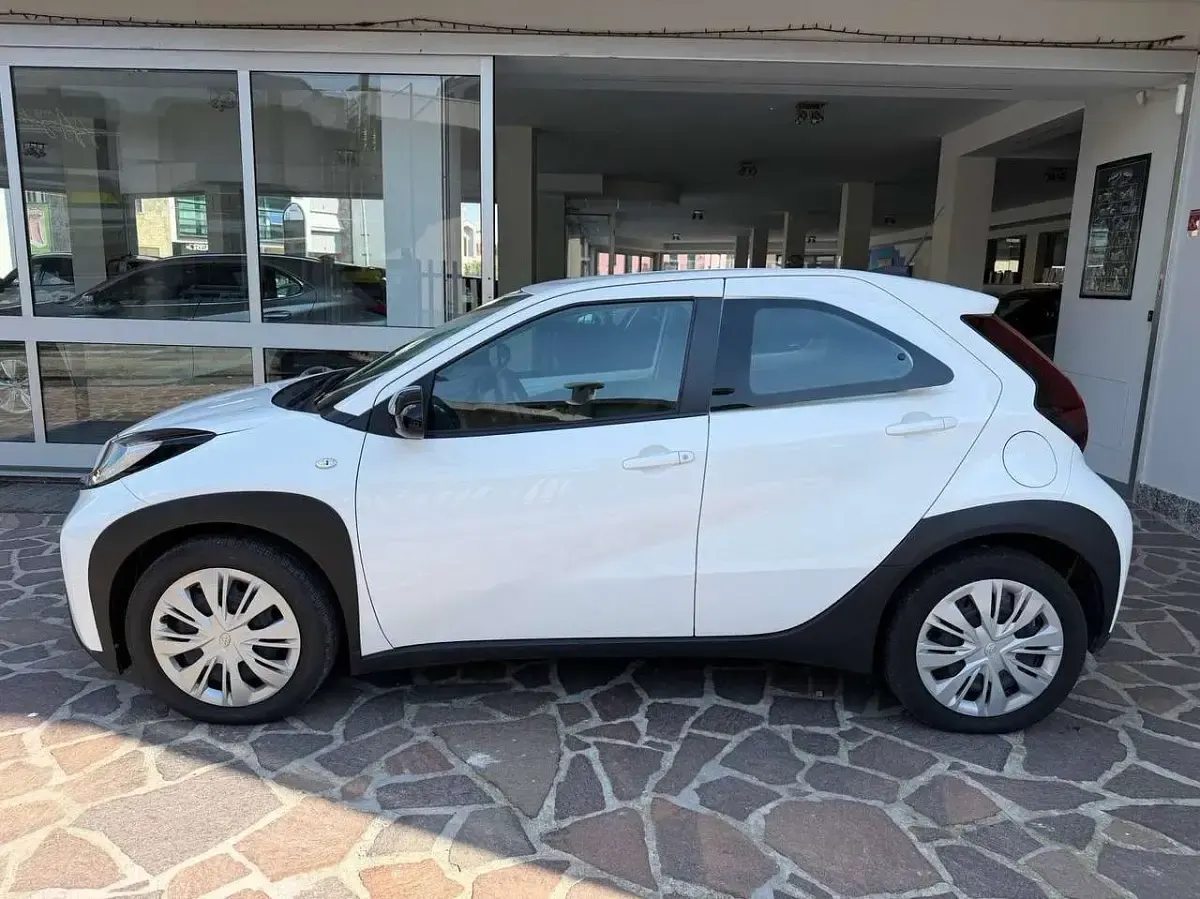Usata Toyota Aygo X Active 72 CV (52 kW) 2022 Bianco SUV