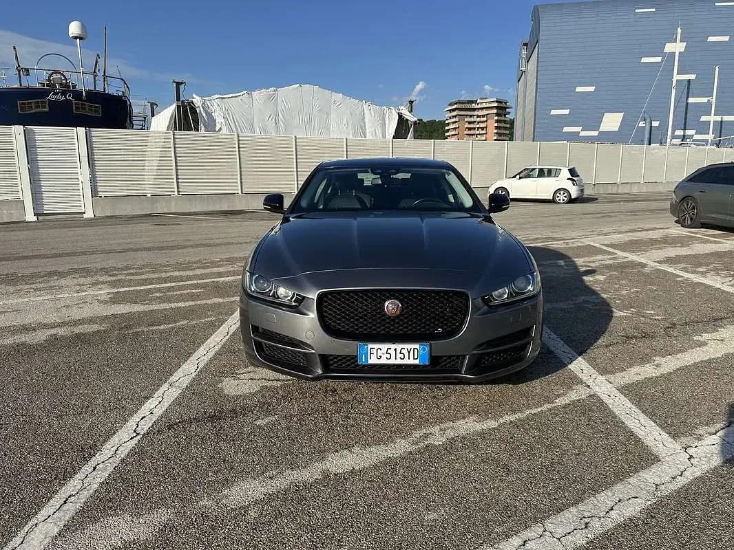 Usata Jaguar XE Prestige 181 CV (133 kW) 2017 Berlina