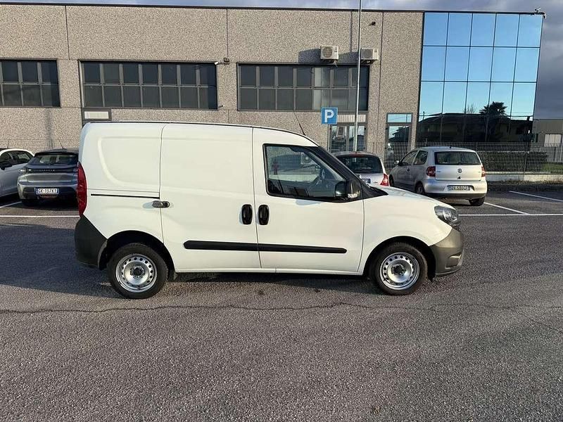 Usata Fiat Doblò Dynamic 105 CV (77 kW) 2022 Monovolume
