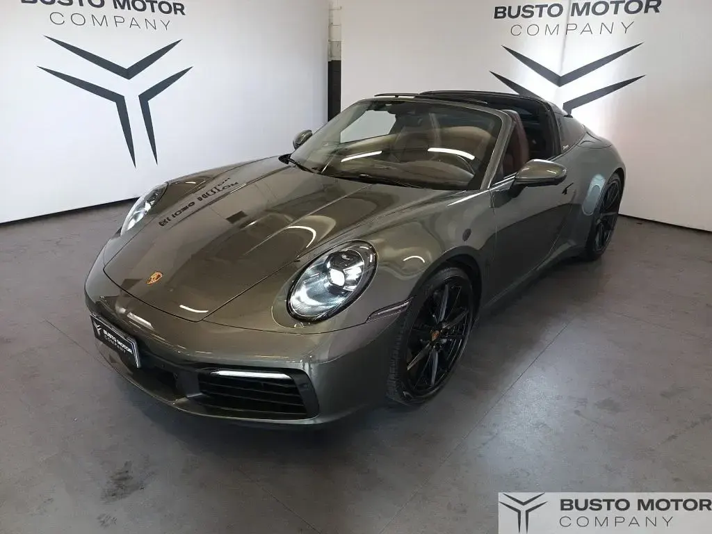 Usata Porsche 992 385 CV (283 kW) 2021 Verde / metallizzato Cabrio