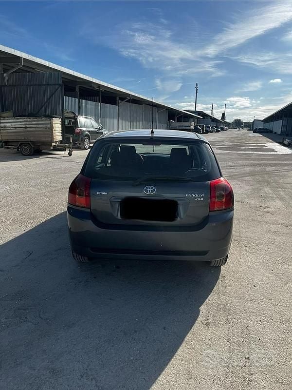 Usata Toyota Corolla 90 CV (66 kW) 2006 Grigio Berlina