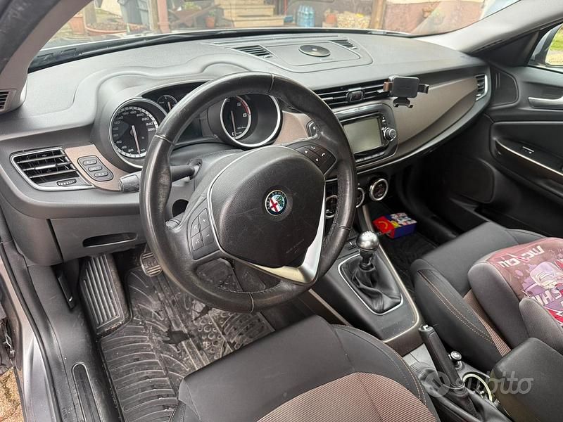 Usata Alfa Romeo Giulietta 105 CV (77 kW) 2014 Grigio Utilitaria