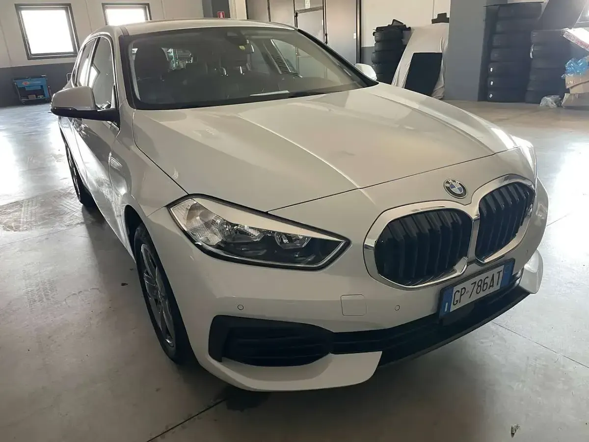 Usata BMW 118 Advantage 140 CV (102 kW) 2023 Perlato Utilitaria