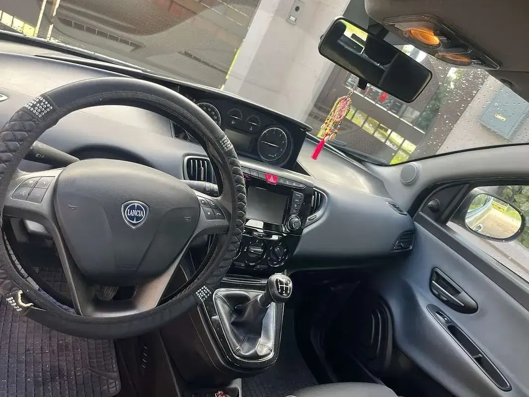 Usata Lancia Ypsilon Silver 95 CV (69 kW) 2017 Bianco Utilitaria