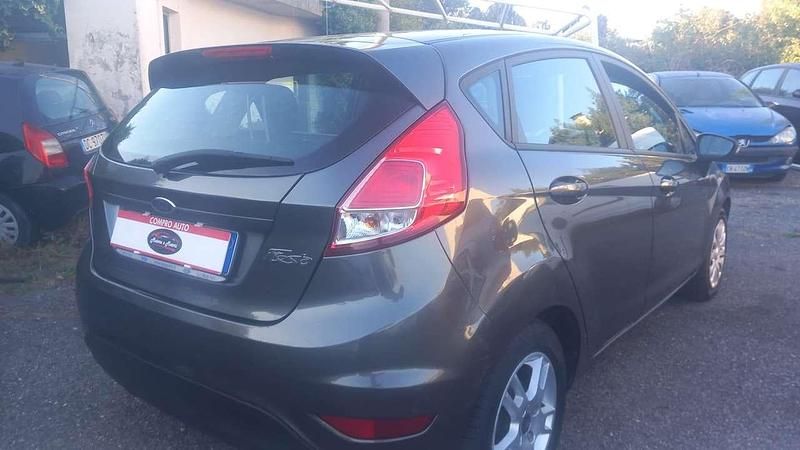 Usata Ford Fiesta Business Edition 75 CV (55 kW) 2017 Grigio Berlina