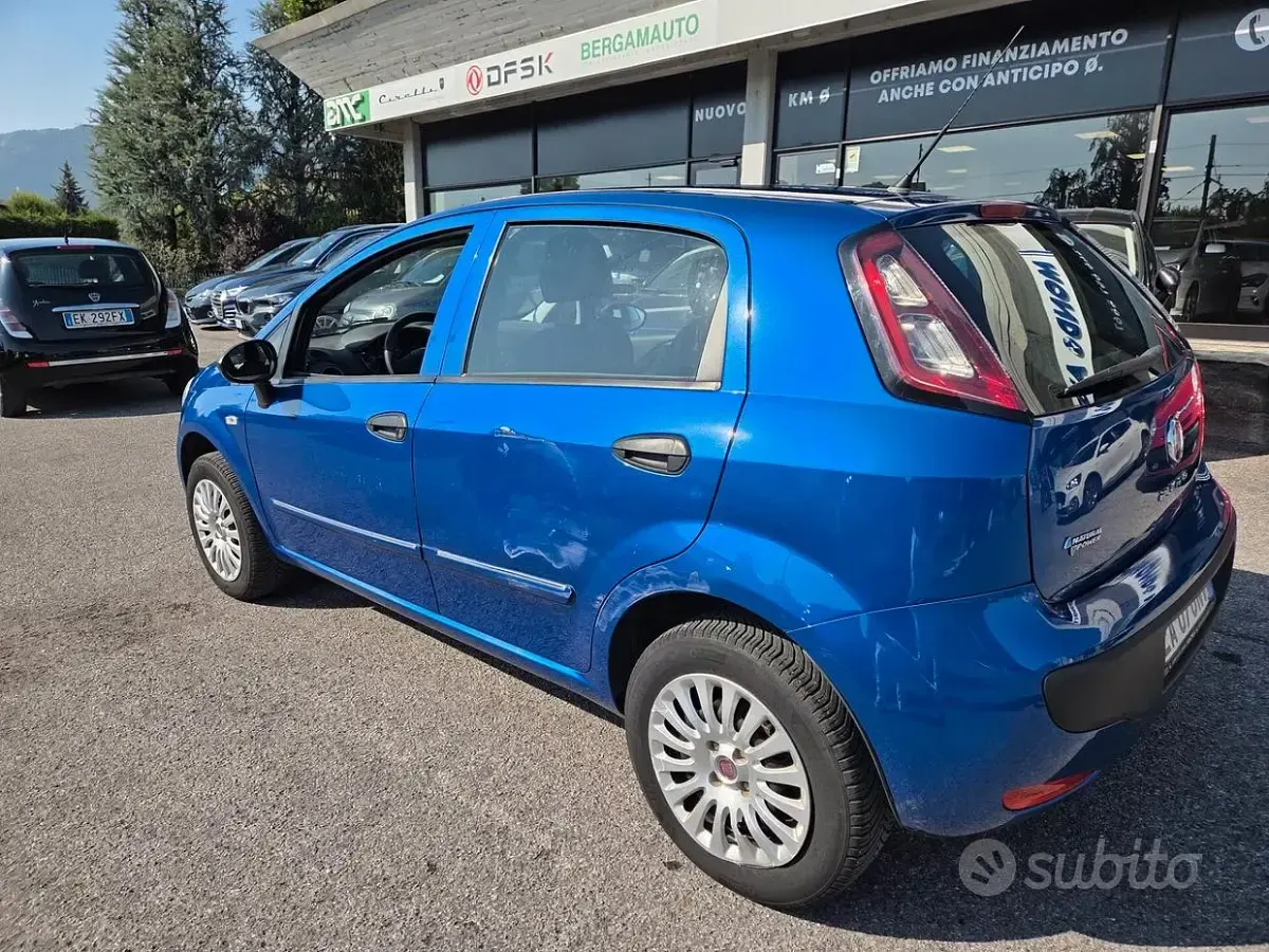Usata Fiat Punto Evo Dynamic 70 CV (51 kW) 2010 Blu/azzurro Utilitaria