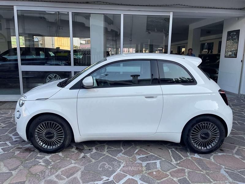 Usata Fiat 500e Icon 42 kW (58 CV) 2022 Bianco Utilitaria