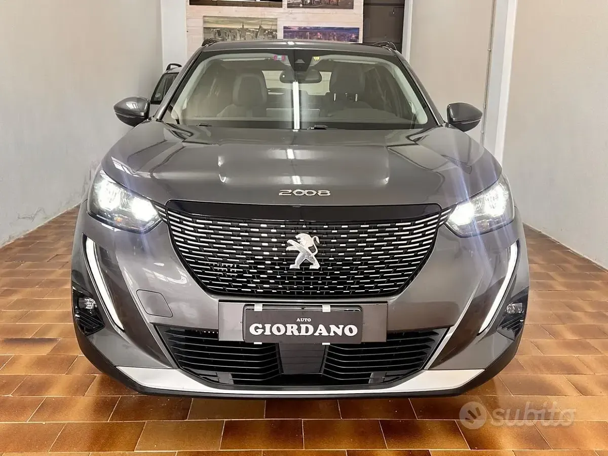 Usata Peugeot 2008 Allure 102 CV (75 kW) 2020 Grigio SUV