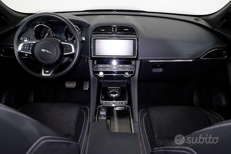 Usata Jaguar F-Pace R-Sport 250 CV (183 kW) 2020 Nero SUV