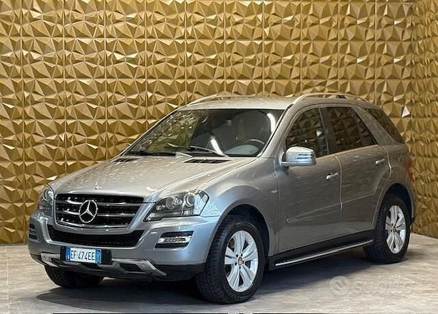 Usata Mercedes ML350 Edition 231 CV (169 kW) 2011 Grigio SUV