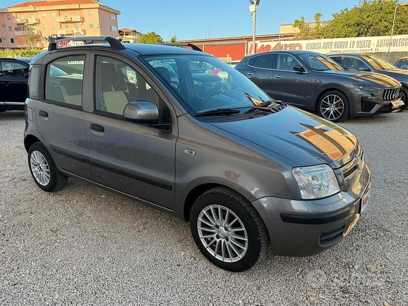 Usata Fiat Panda Dynamic 69 CV (50 kW) 2010 Grigio Utilitaria