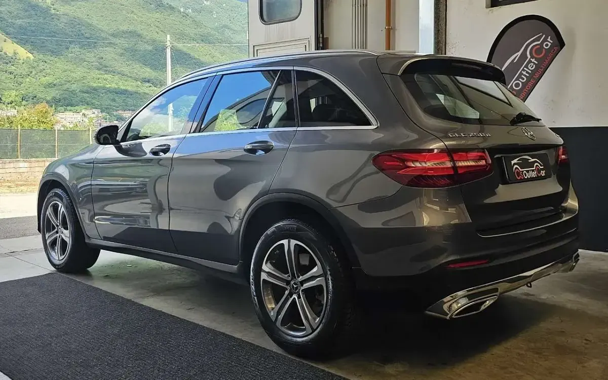 Usata Mercedes GLC250 204 CV (150 kW) 2018 Gray SUV