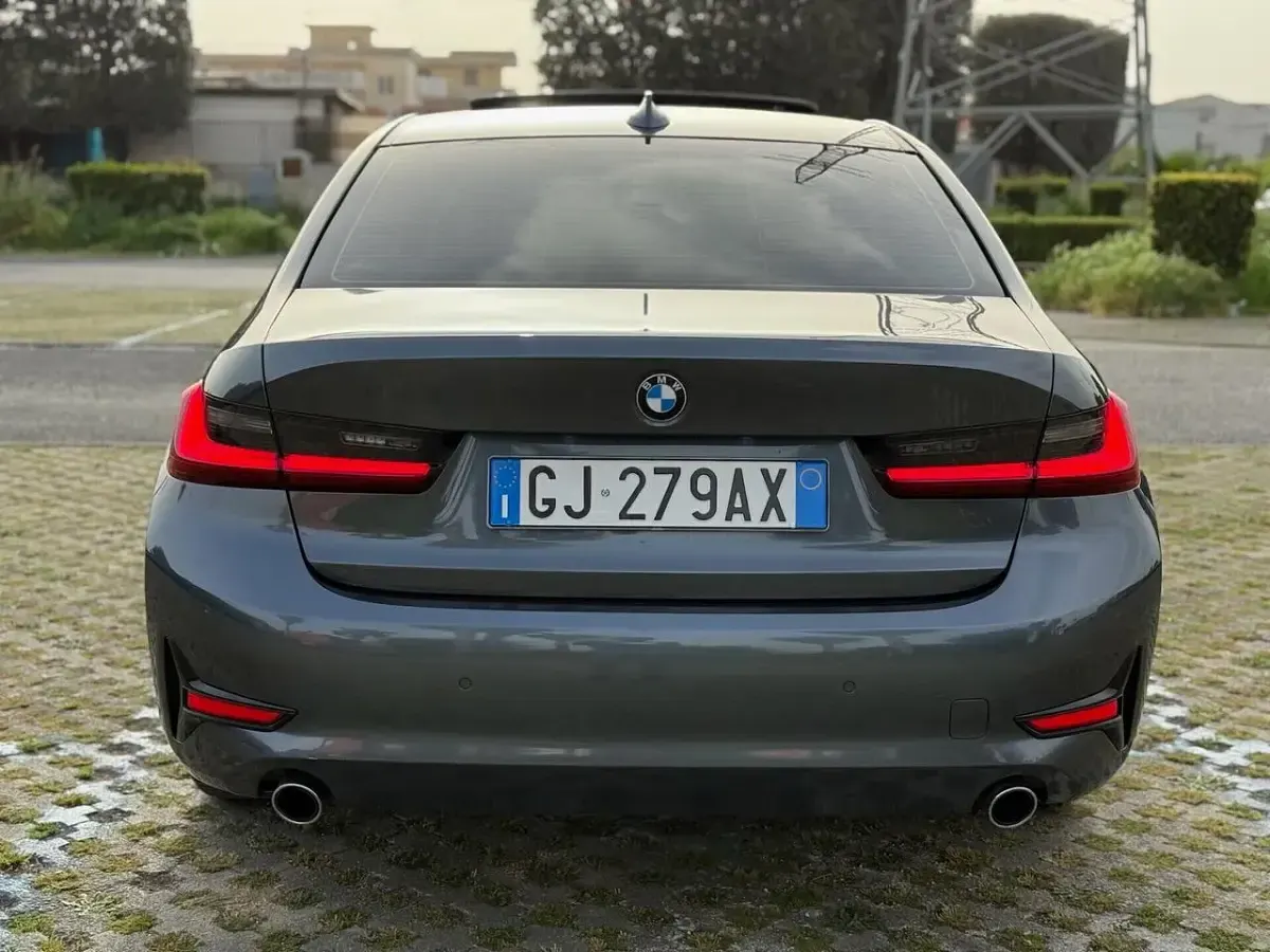 Usata BMW 318 Comfort Edition 149 CV (109 kW) 2022 Grigio Berlina