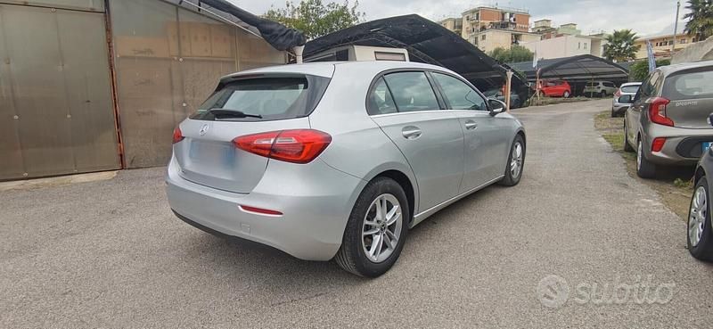 Usata Mercedes A180 Business 115 CV (84 kW) 2020 Grigio Berlina