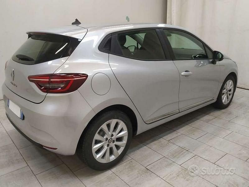 Usado Renault Clio V Zen 86 HP (63 kW) 2020 Prateado Sedan